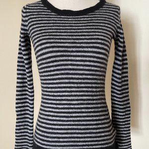 LINE KNITWEAR INTERNATIONAL 100% Cashmere Crew Neck Sweater, XS